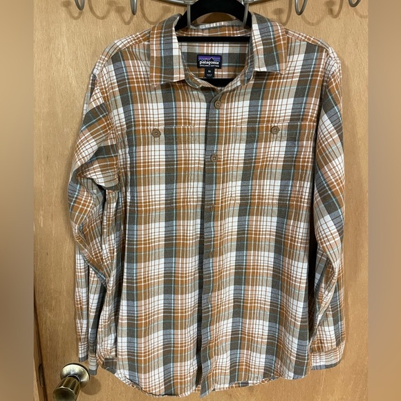 PATAGONIA- Men's Long-Sleeved Organic Pima Cotton Shirt - Picture 1 of 4